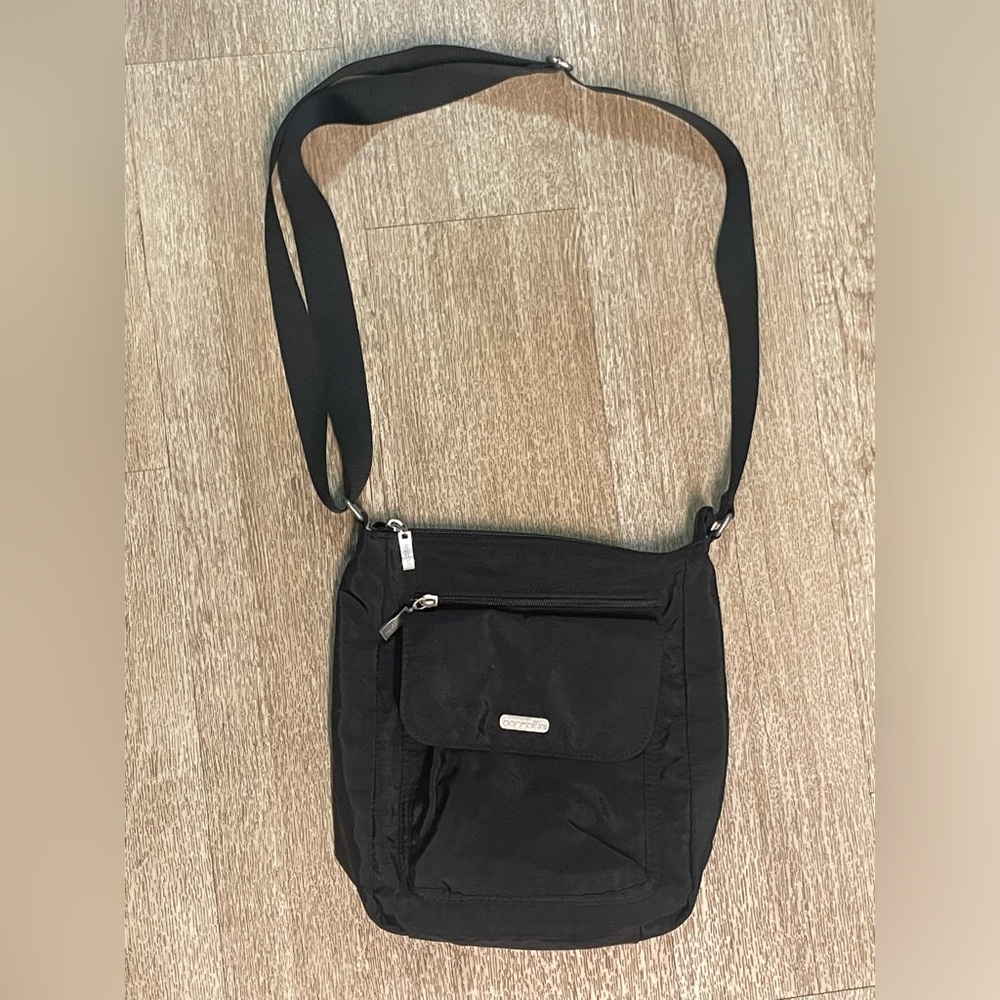 ❤️$6 THIS WEEKEND ONLY❤️ BAGGALLINI BLACK CROSSBODY BAG